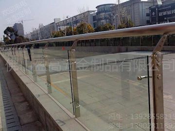 海南大型商场玻璃栏杆海南工程不锈钢立柱加工厂家